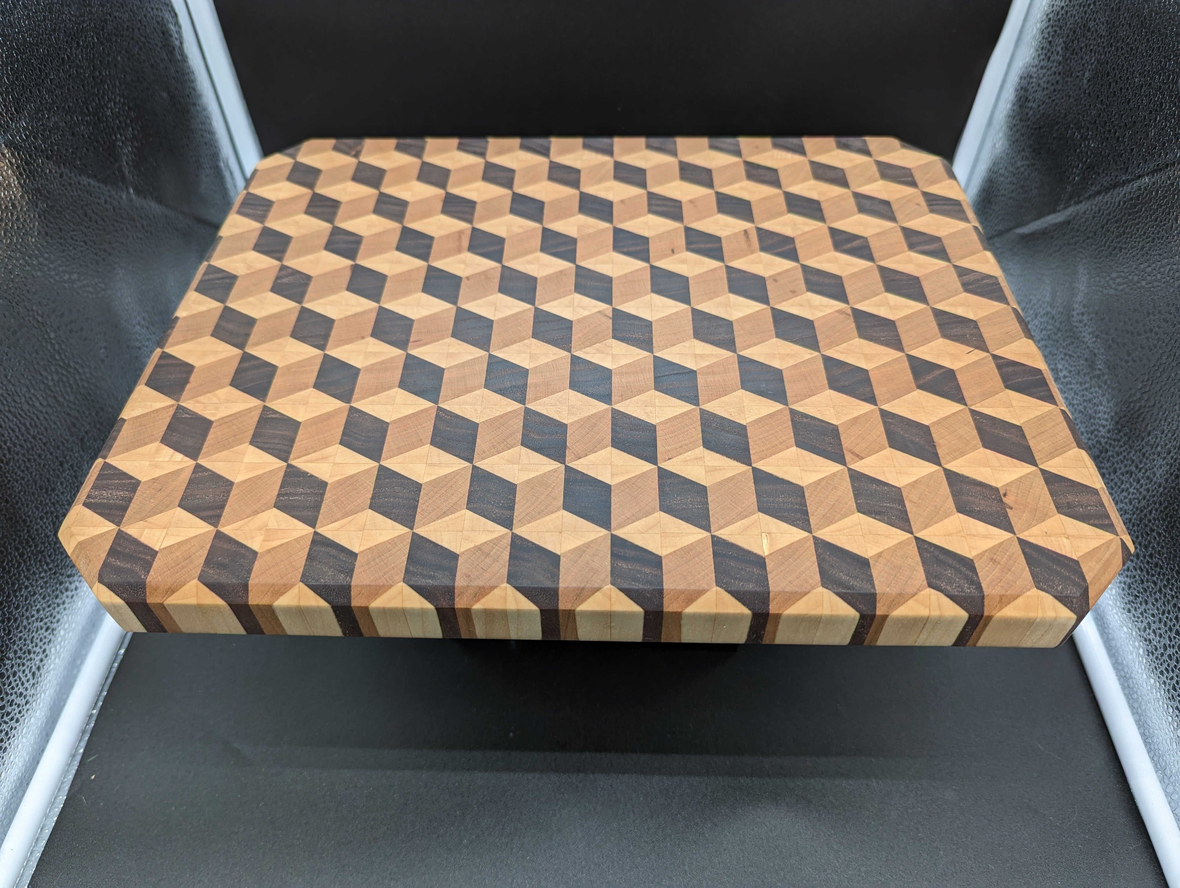 3D Illusions Maple & Walnut End-Grain Cutting Board (WWM3DA1213) -  Woodworking Maniak